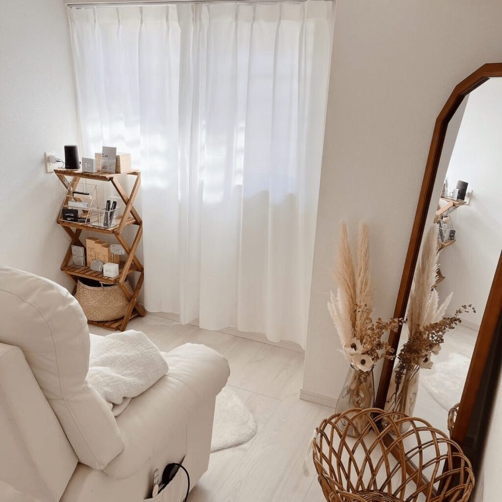 沖縄県宜野湾市｜eyelash salon Lily【4500円〜】営業時間 10:00〜19:00 定休日 /水曜日 束感｜寄り添ったカウンセリング｜持ちがいい施術を心がけてます.